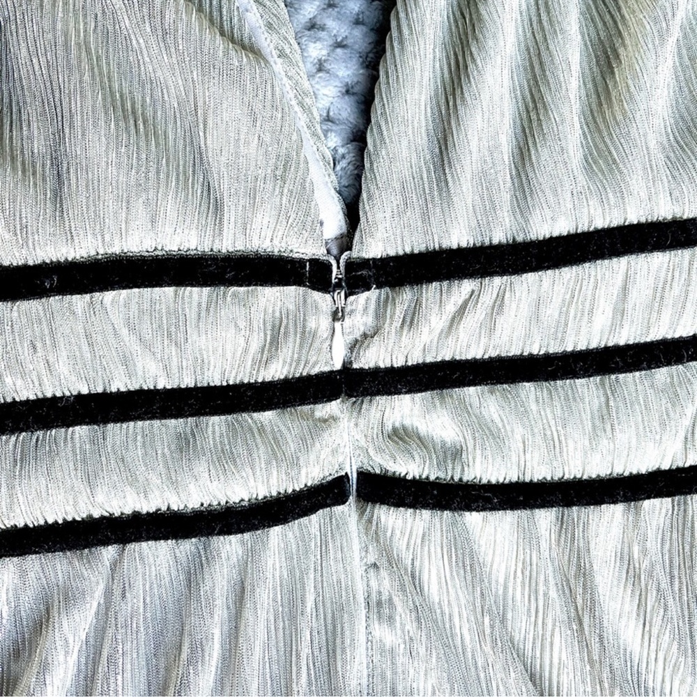 Lulu’s Stunning Silver Metallic Mini Dress - Size M - NWT - Picture 6 of 11
